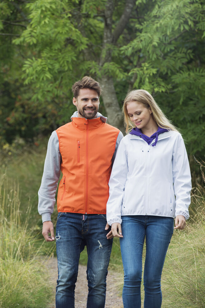 020911_020915_IMss16_BasicSoftshellCouple