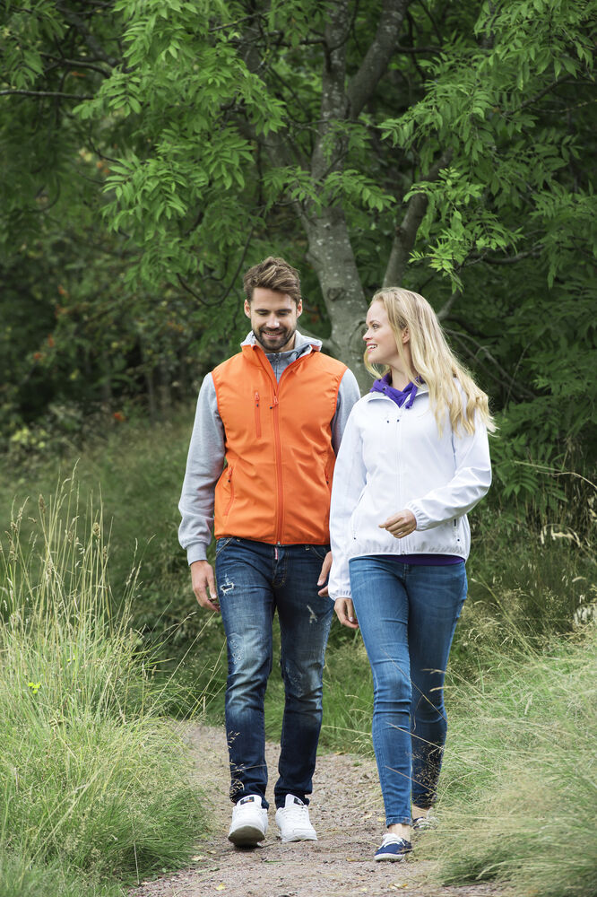 020911_020915_IMss16_BasicSoftshellCouple2