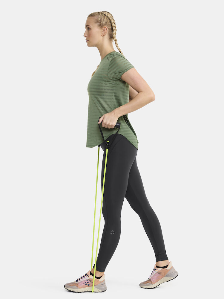 1905837-626000_-Breakaway-SS-Tee-Two-W_closeup5