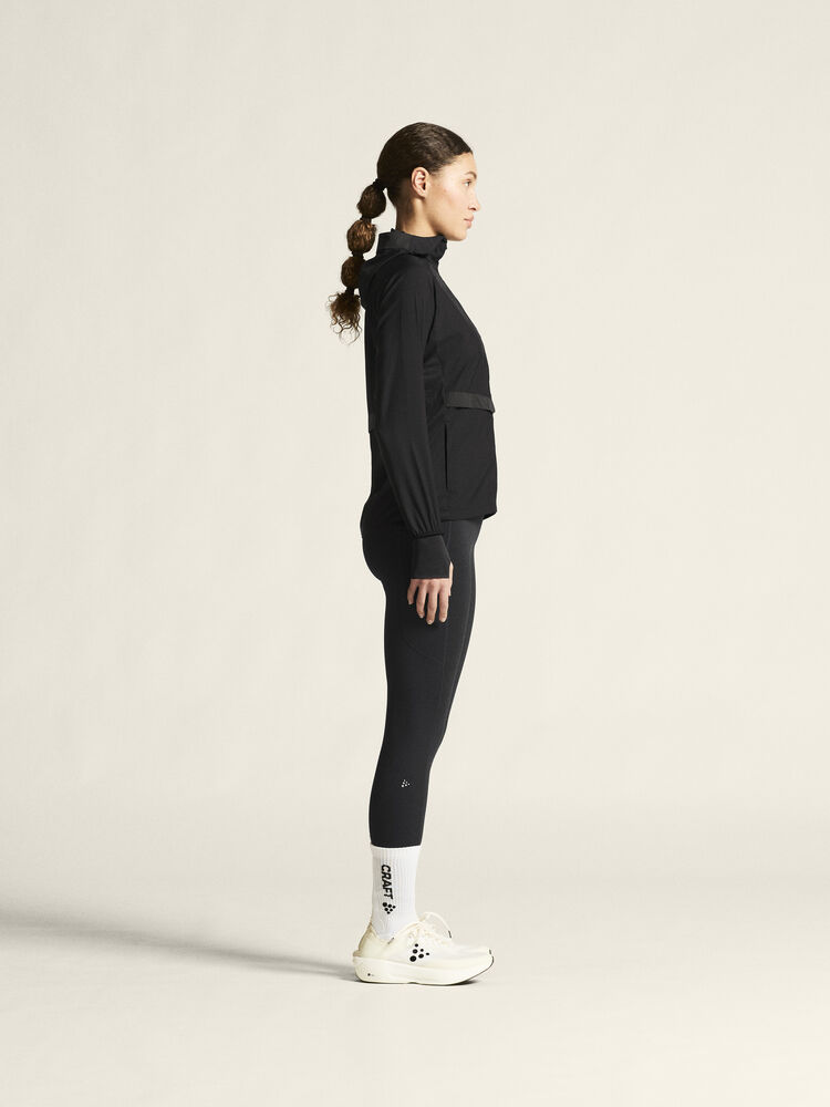 1906435-999000_Urban-Run-Hood-Jacket-W_closeup2