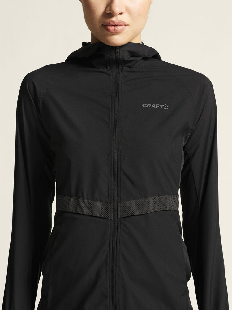 1906435-999000_Urban-Run-Hood-Jacket-W_closeup5