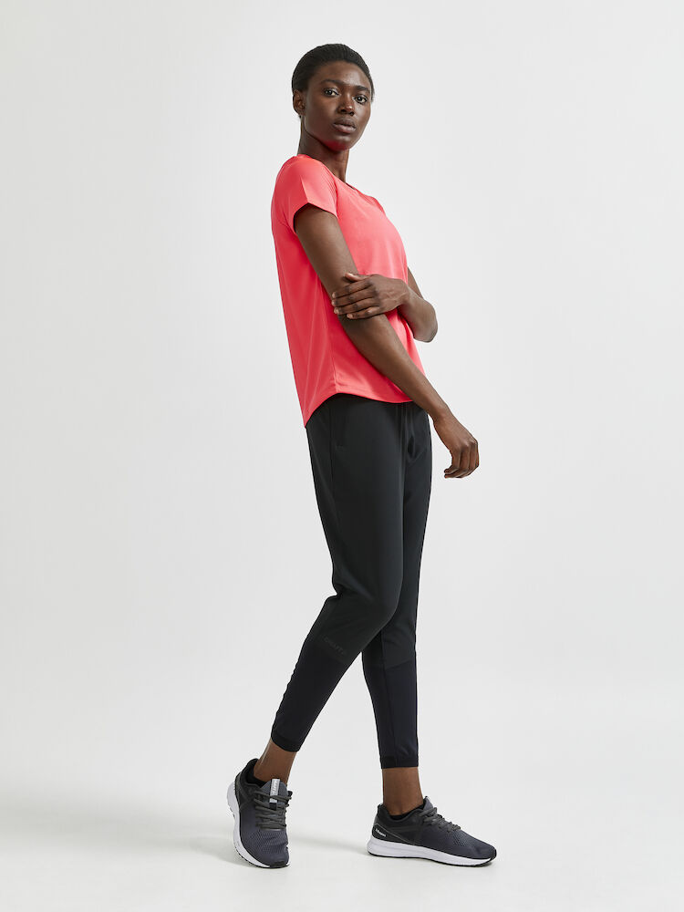 1908725-999000_ADV-Essence-Training-Pants_Closeup5