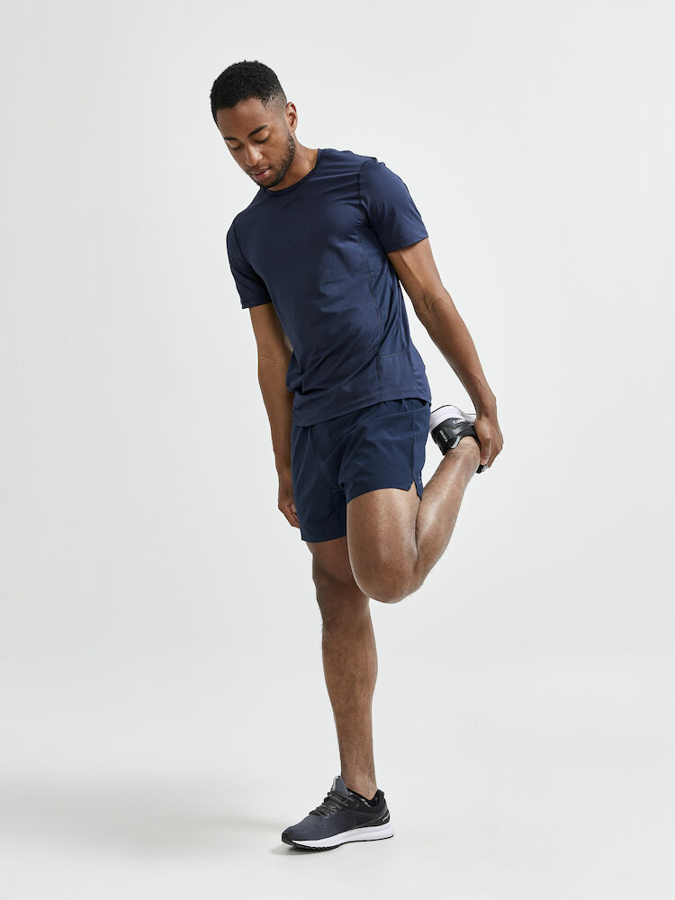 1908753-396000_ADV-Essence-SS-Tee_Closeup5