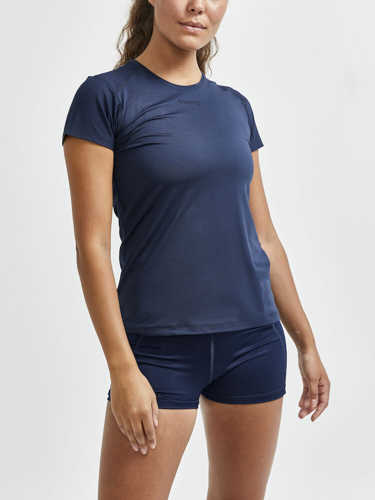 1908767-396000_ADV-Essence-SS-Slim-Tee_Closeup1