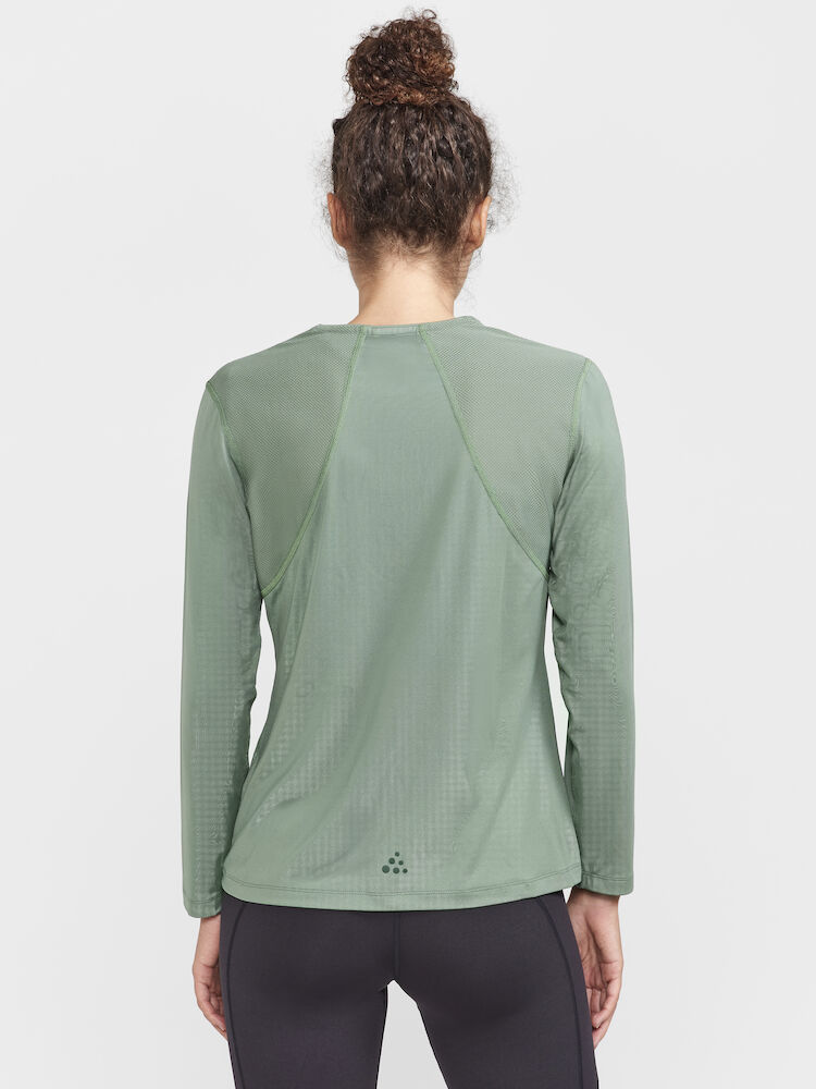 1908769-626000_ADV-Essence-LS-Tee-W_Closeup2