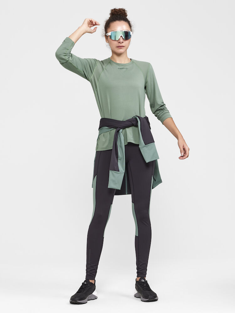 1908769-626000_ADV-Essence-LS-Tee-W_Closeup4