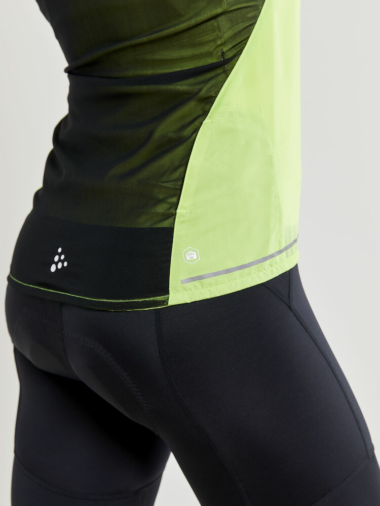 1908793-851000_Essence-Light-Wind-Vest_Closeup3