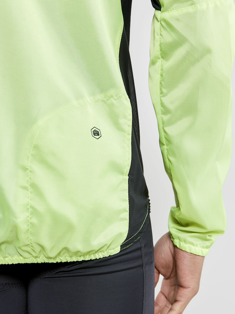 1908813-851000_Essence-Light-Wind-Jacket_Closeup3