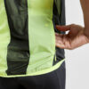 1908814-851000_Essence-Light-Wind-Vest_Closeup3