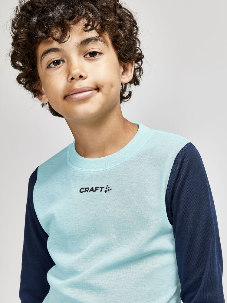 1909712-396319_CORE-Warm-Baselayer-Set-J_Closeup3