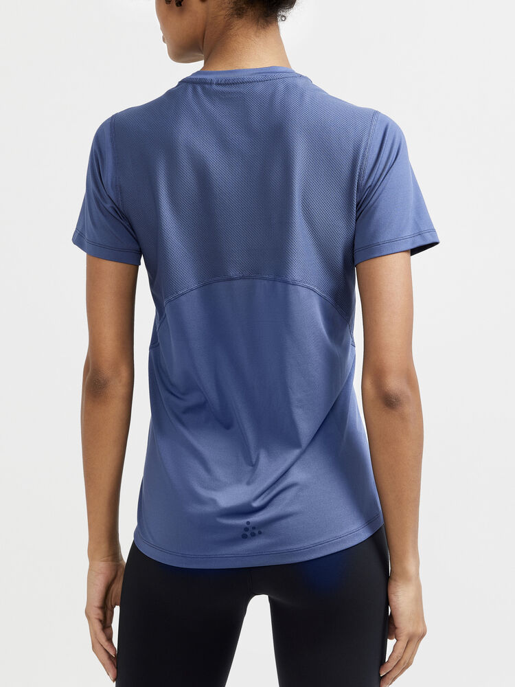 1909984-300000_ADV-Essence-SS-Tee-W_Closeup2