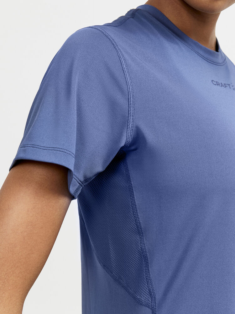 1909984-300000_ADV-Essence-SS-Tee-W_Closeup4