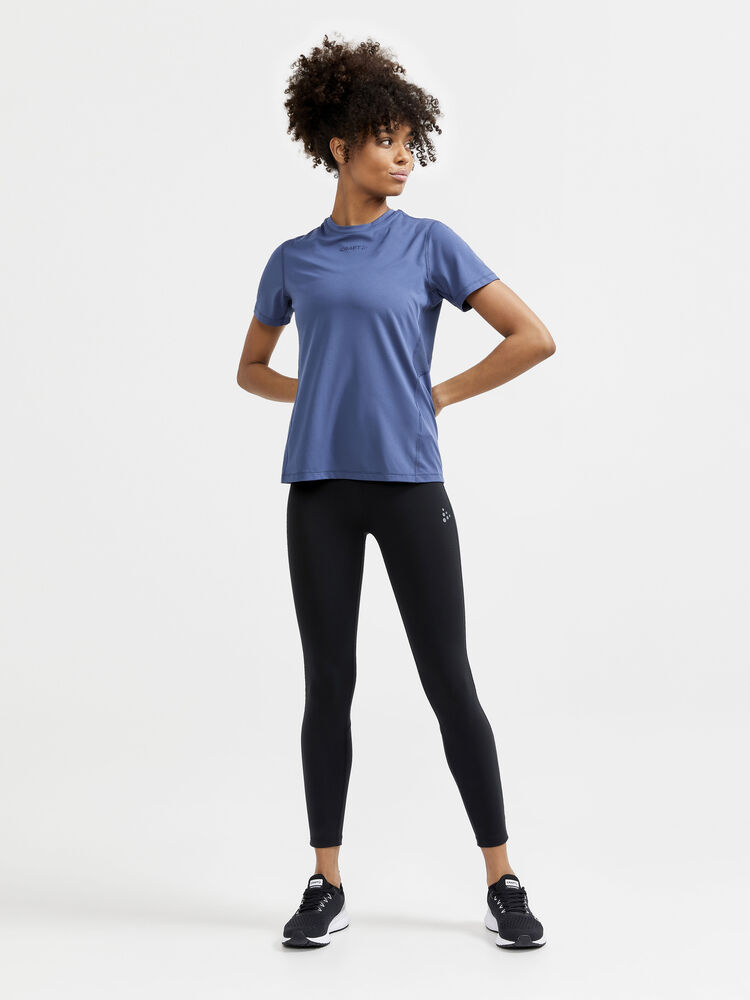 1909984-300000_ADV-Essence-SS-Tee-W_Closeup5