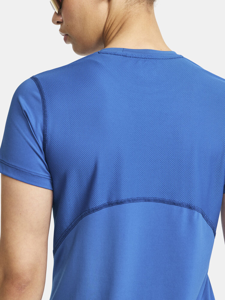1909984-359000_ADV-Essence-SS-Tee-W_closeup4