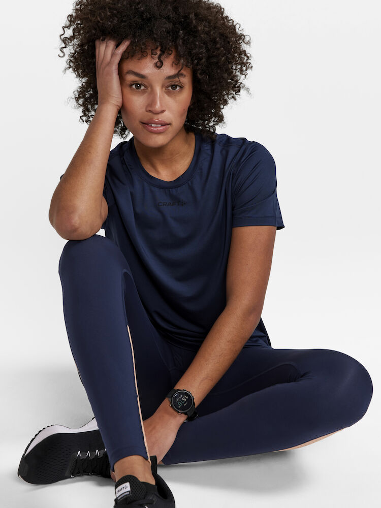 1909984-396000_ADV-Essence-SS-Tee-W_Closeup4