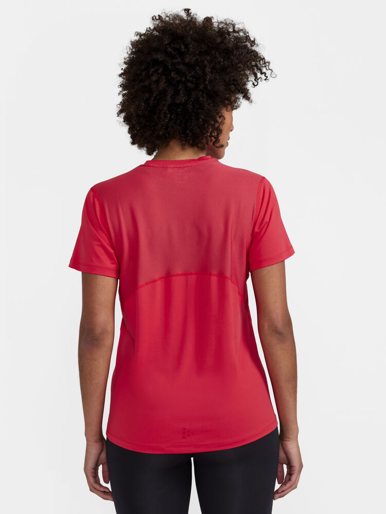1909984-419000_ADV-Essence-SS-Tee-W_Closeup2