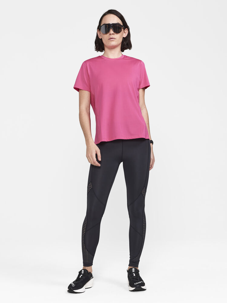 1909984-474000_ADV-Essence-SS-Tee-W_Closeup4