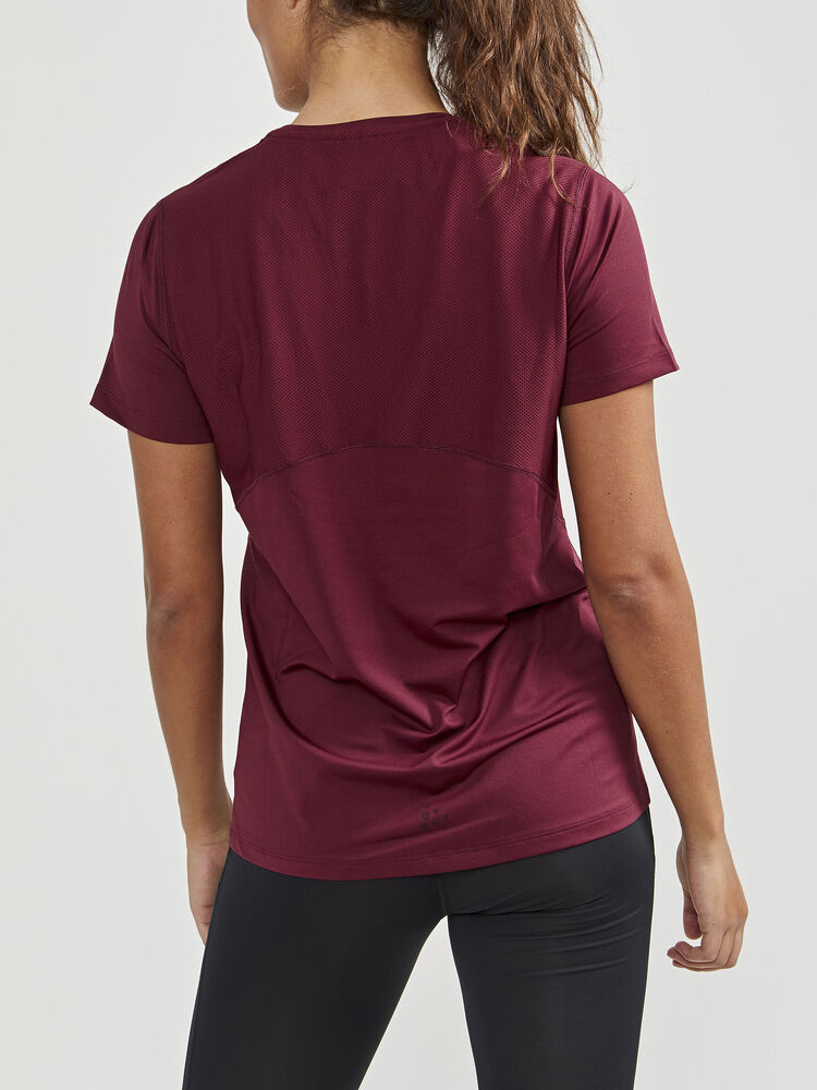 1909984-497000_ADV-Essence-SS-Tee_Closeup2