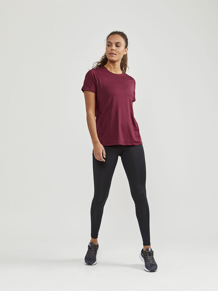 1909984-497000_ADV-Essence-SS-Tee_Closeup6