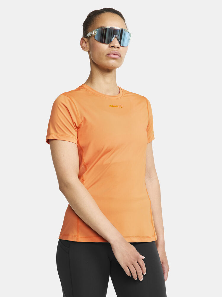 1909984-533000_ADV-Essence-SS-Tee-W_closeup1