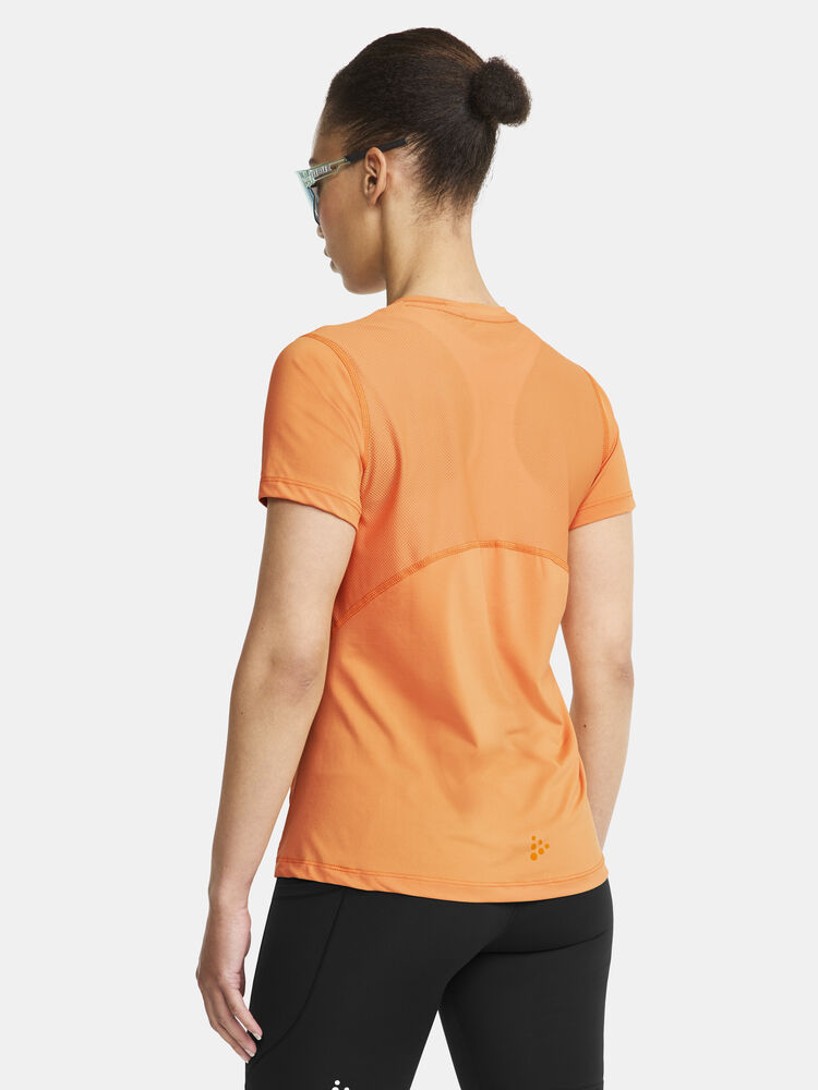 1909984-533000_ADV-Essence-SS-Tee-W_closeup2