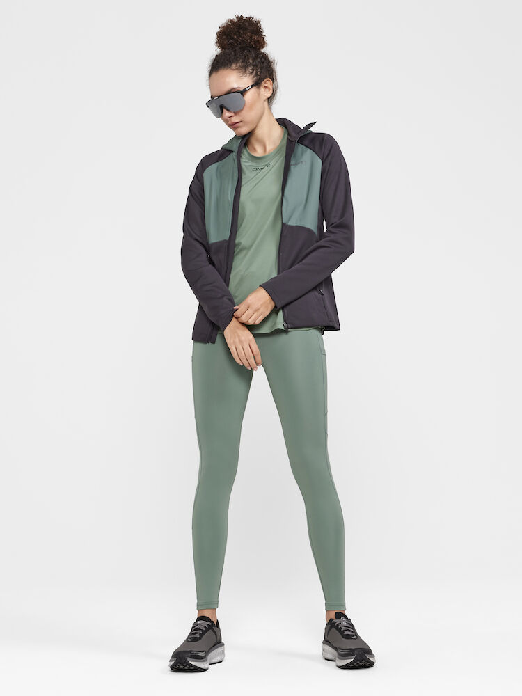 1909984-626000_ADV-Essence-SS-Tee-W_Closeup4