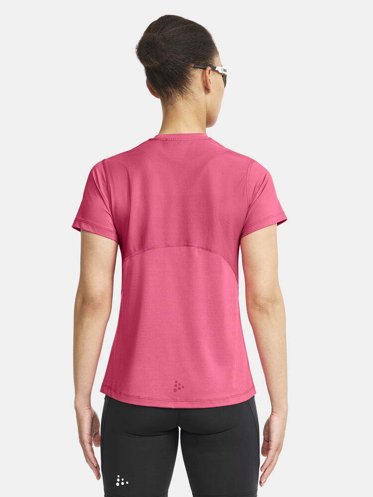 1909984-745000_ADV-Essence-SS-Tee-W_closeup2