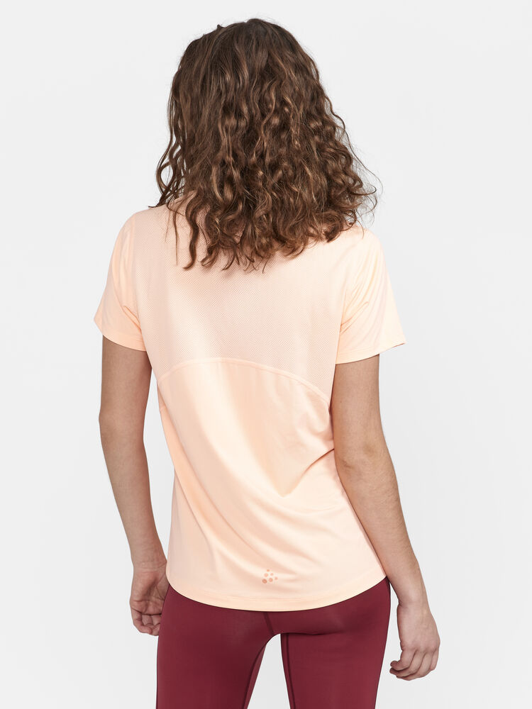 1909984-840000_ADV-Essence-SS-Tee-W_Closeup2