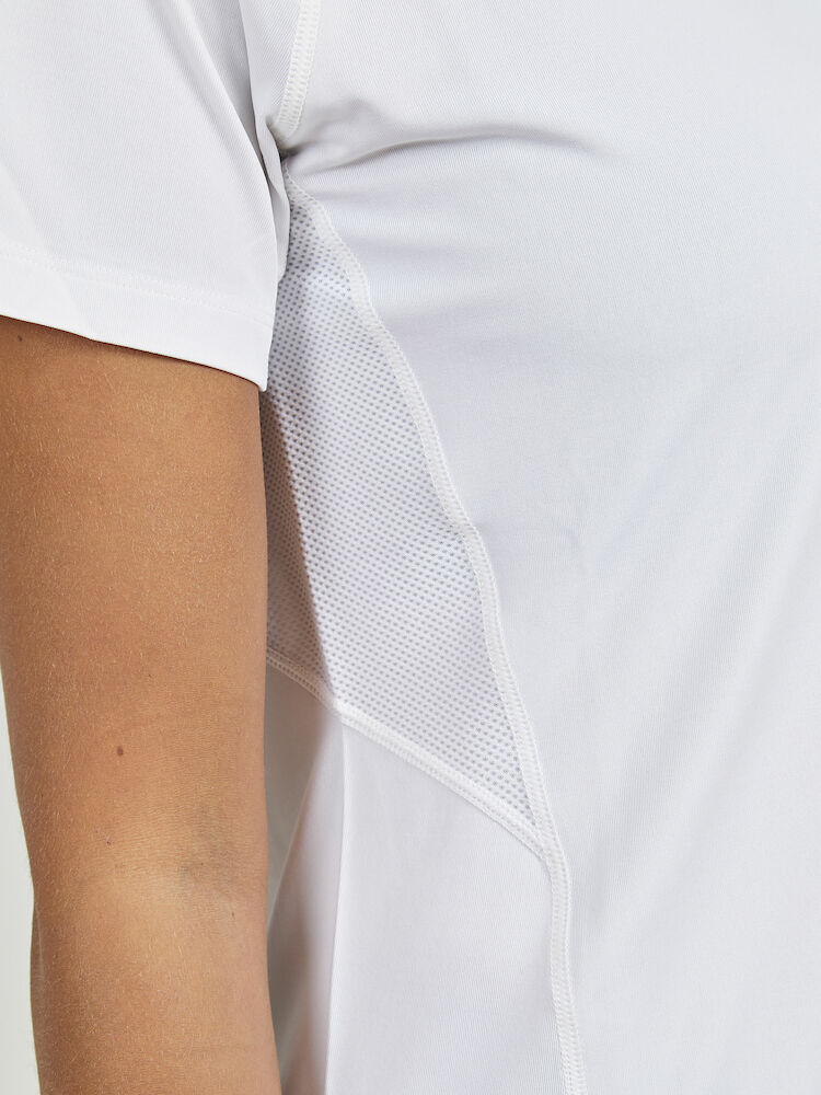 1909984-900000_ADV-Essence-SS-Tee_Closeup3