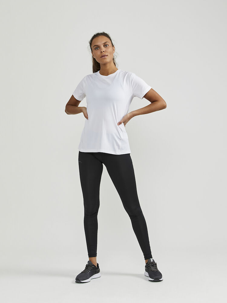 1909984-900000_ADV-Essence-SS-Tee_Closeup6