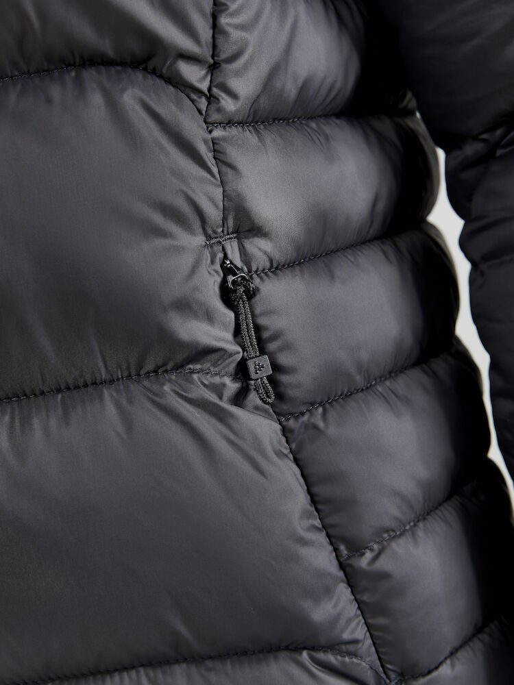 1910391-985000_CORE-Explore-Isolate-Jacket-W_Closeup4