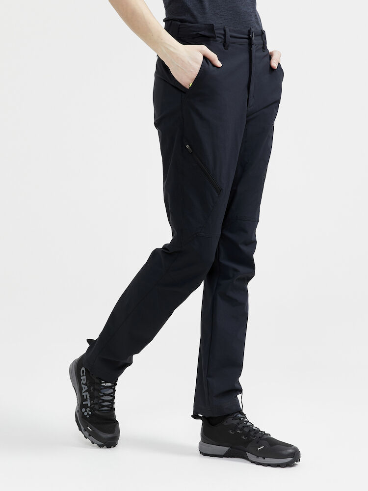 1910393-999000_ADV-Explore-Tech-Pants-W_Closeup1
