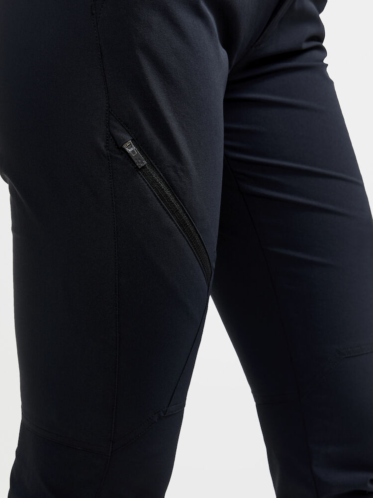 1910393-999000_ADV-Explore-Tech-Pants-W_Closeup5