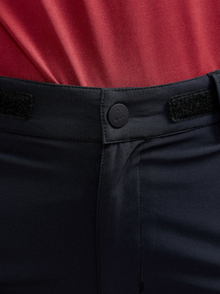 1910395-999000_ADV-Explore-Tech-Shorts-W_Closeup4