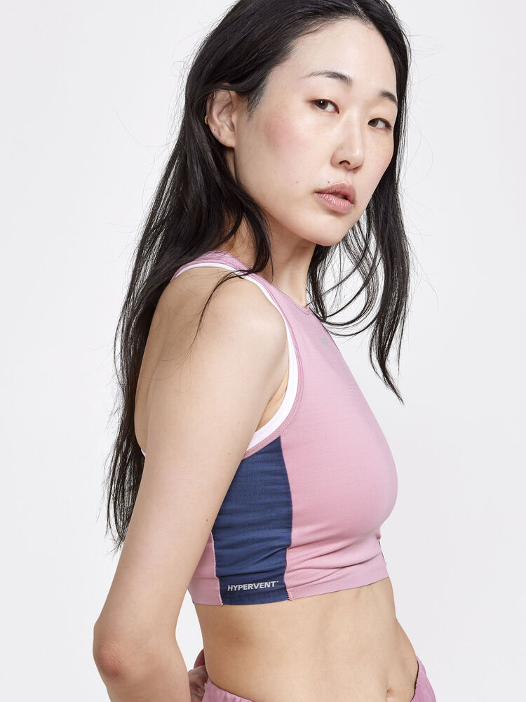 1910432-743396_PRO-Hypervent-Cropped-Top-W_Closeup3