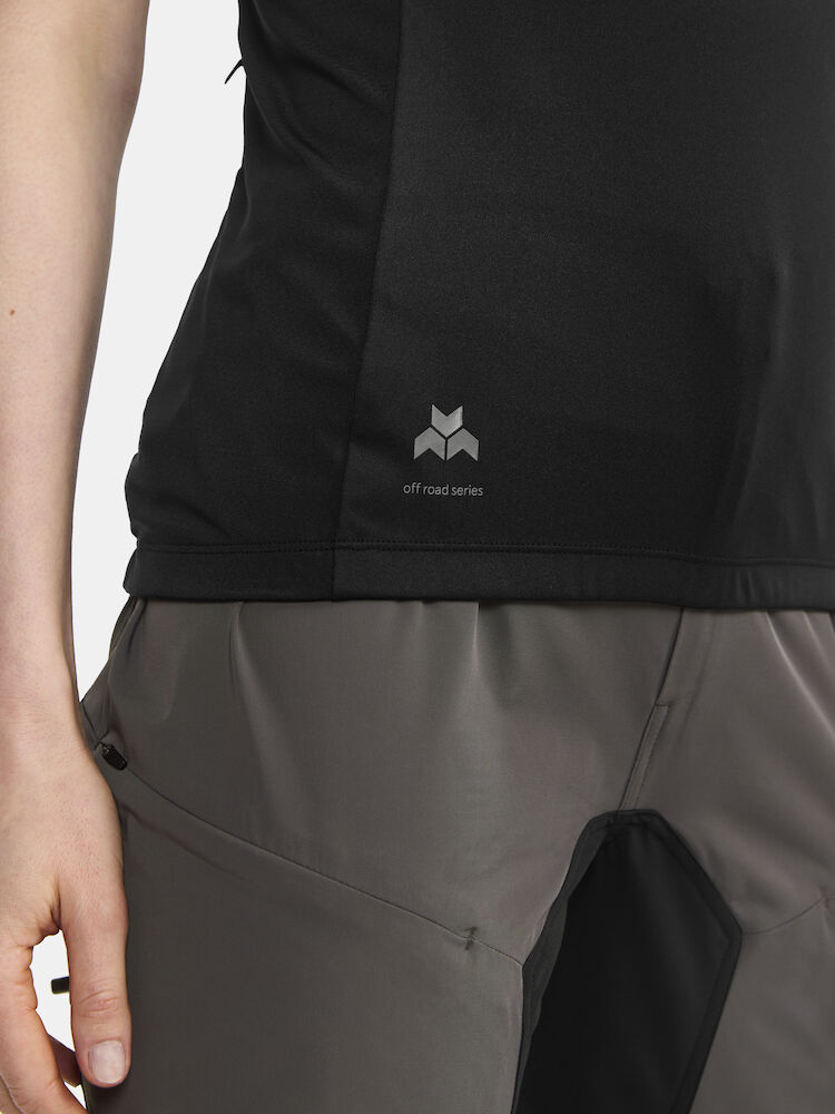 1910587-999000_Core-Offroad-SS-Jersey-W_closeup3