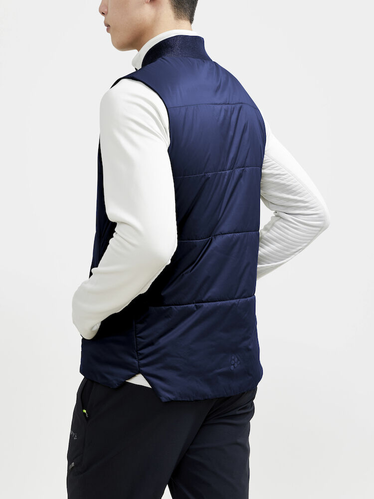 1910986-396000_CORE-Light-Padded-Vest-M_Closeup2