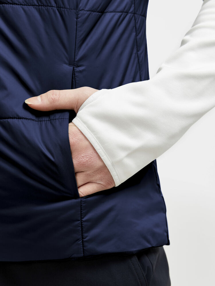 1910986-396000_CORE-Light-Padded-Vest-M_Closeup3