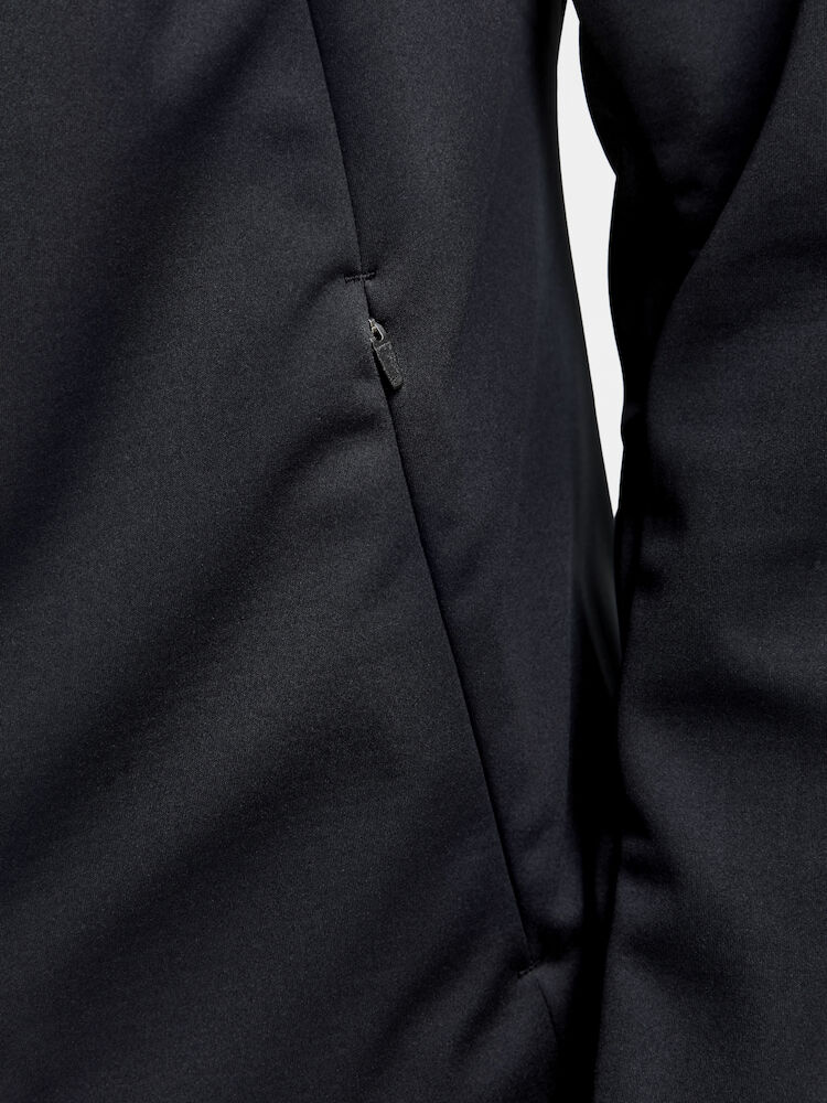 1910991-999000_CORE-Explore-Soft-Shell-Jacket-W_Closeup4