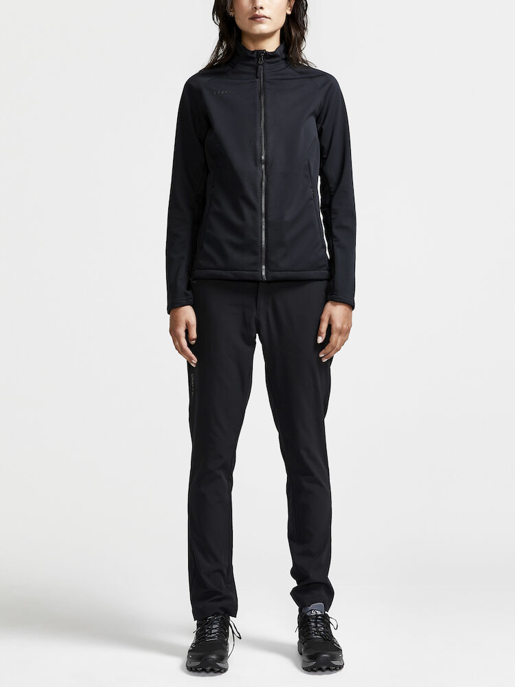 1910991-999000_CORE-Explore-Soft-Shell-Jacket-W_Closeup5