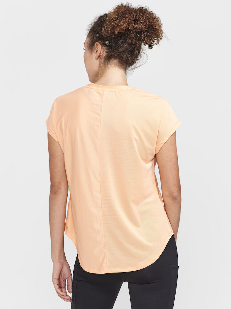 1911242-840000_Core-Essence-SS-Tee-W_Closeup2