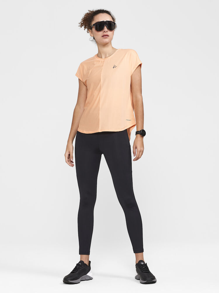 1911242-840000_Core-Essence-SS-Tee-W_Closeup5