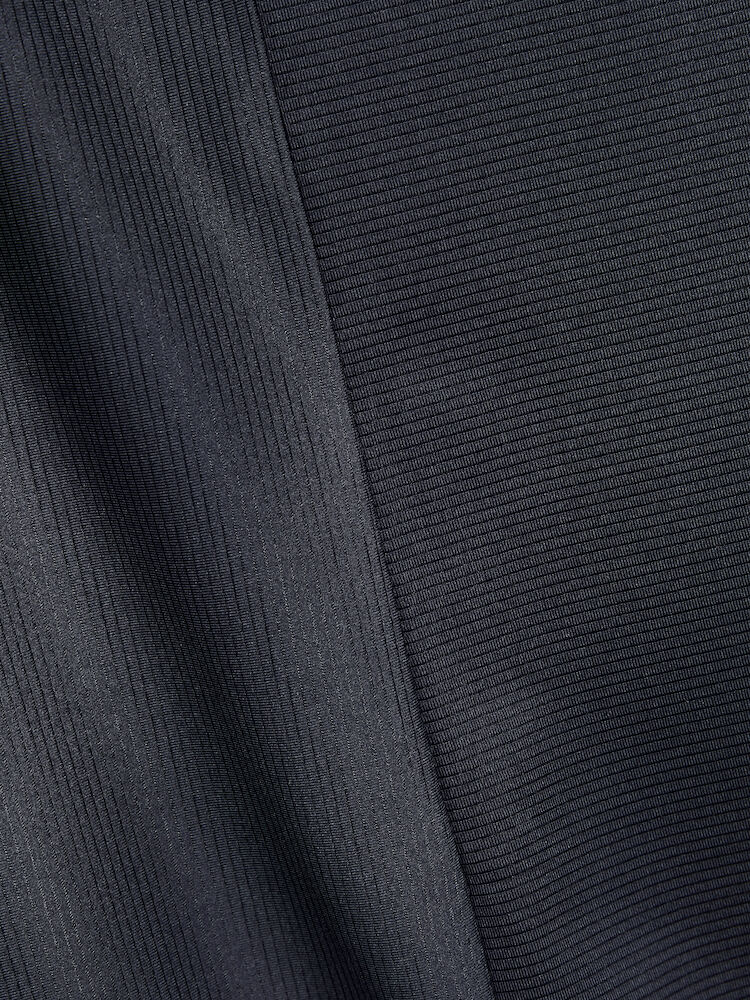 1911242-999000_CORE-Charge-Rib-Tee-W_Closeup4