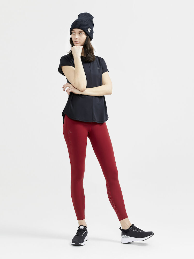 1911242-999000_CORE-Charge-Rib-Tee-W_Closeup5