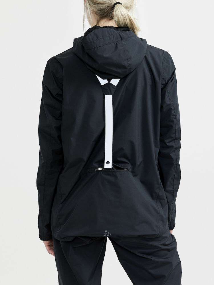 1911428-999000_CORE-Bike-Ride-Hydro-Lumen-Jacket-W_Closeup2