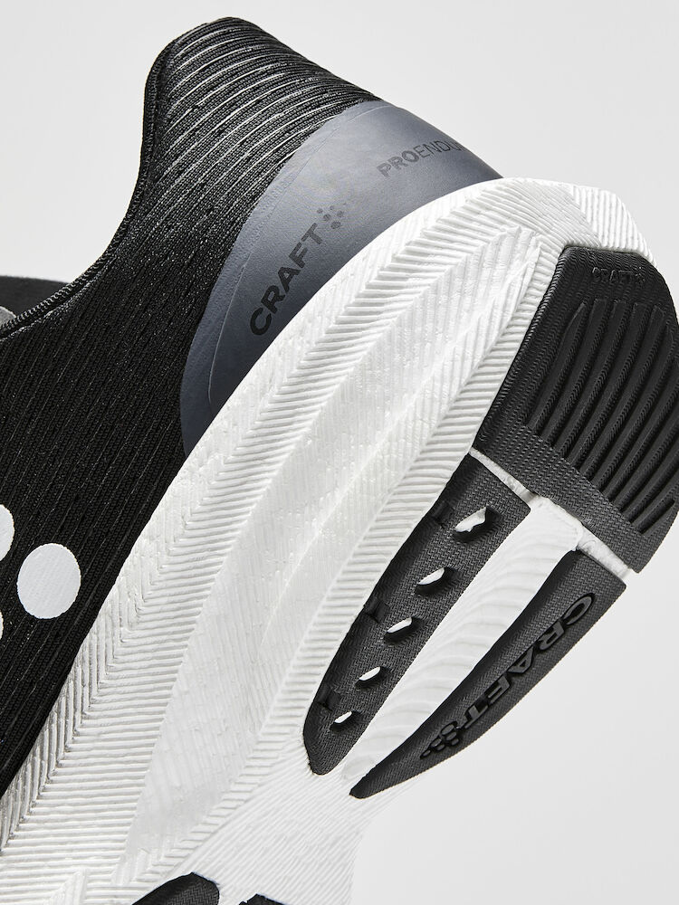 1912184-999900_PRO-Endur-Distance-W_Closeup6