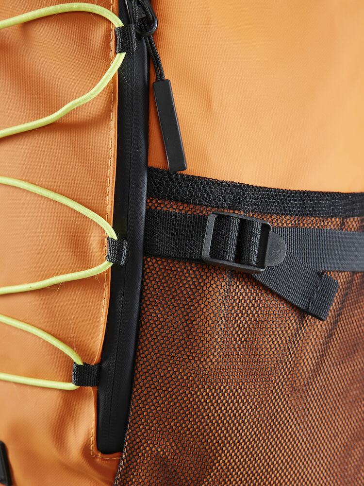 1912509-580000_Adv-Entity-Travel-Backpack-25-L_Closeup1