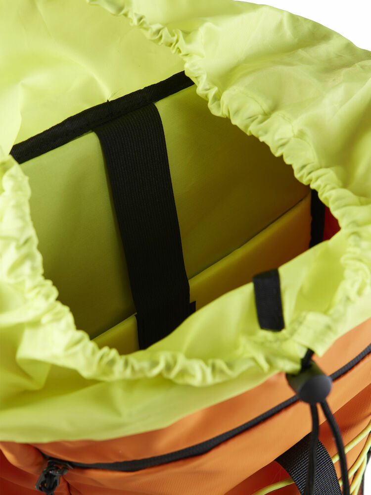 1912509-580000_Adv-Entity-Travel-Backpack-25-L_Closeup3