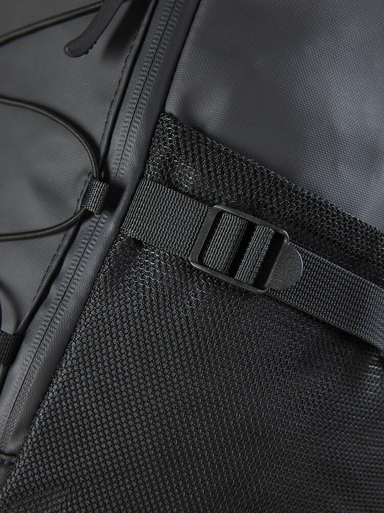 1912509-985000_Adv-Entity-Travel-Backpack-25-L_Closeup1