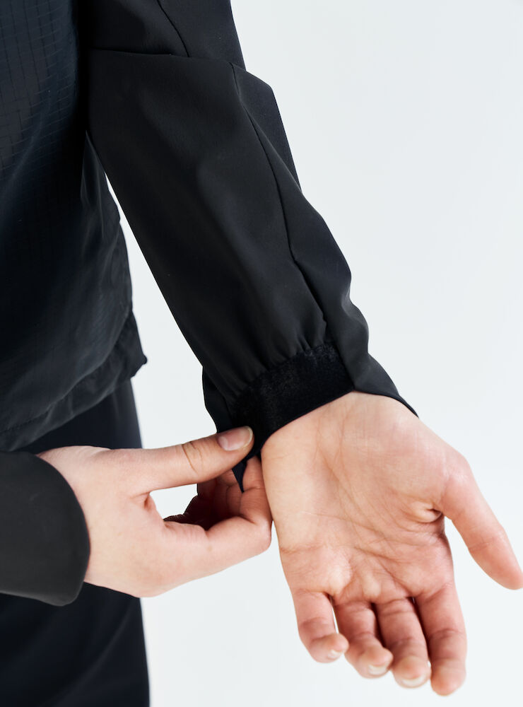 1913389-999000_ADV-Unify-Lumen-Jacket-W_Closeup6